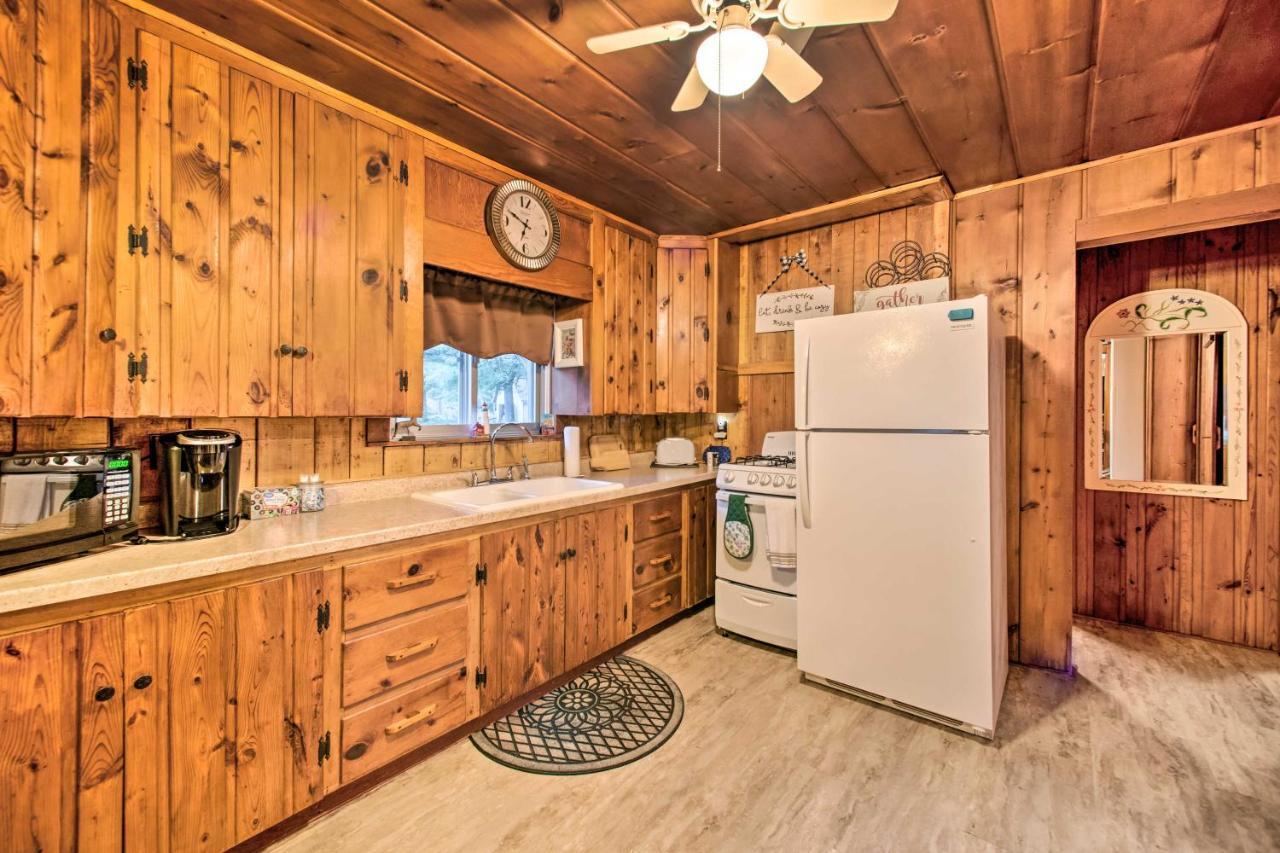 East Tawas Cabin With Deck, Backyard And Fire Pit! Exterior foto