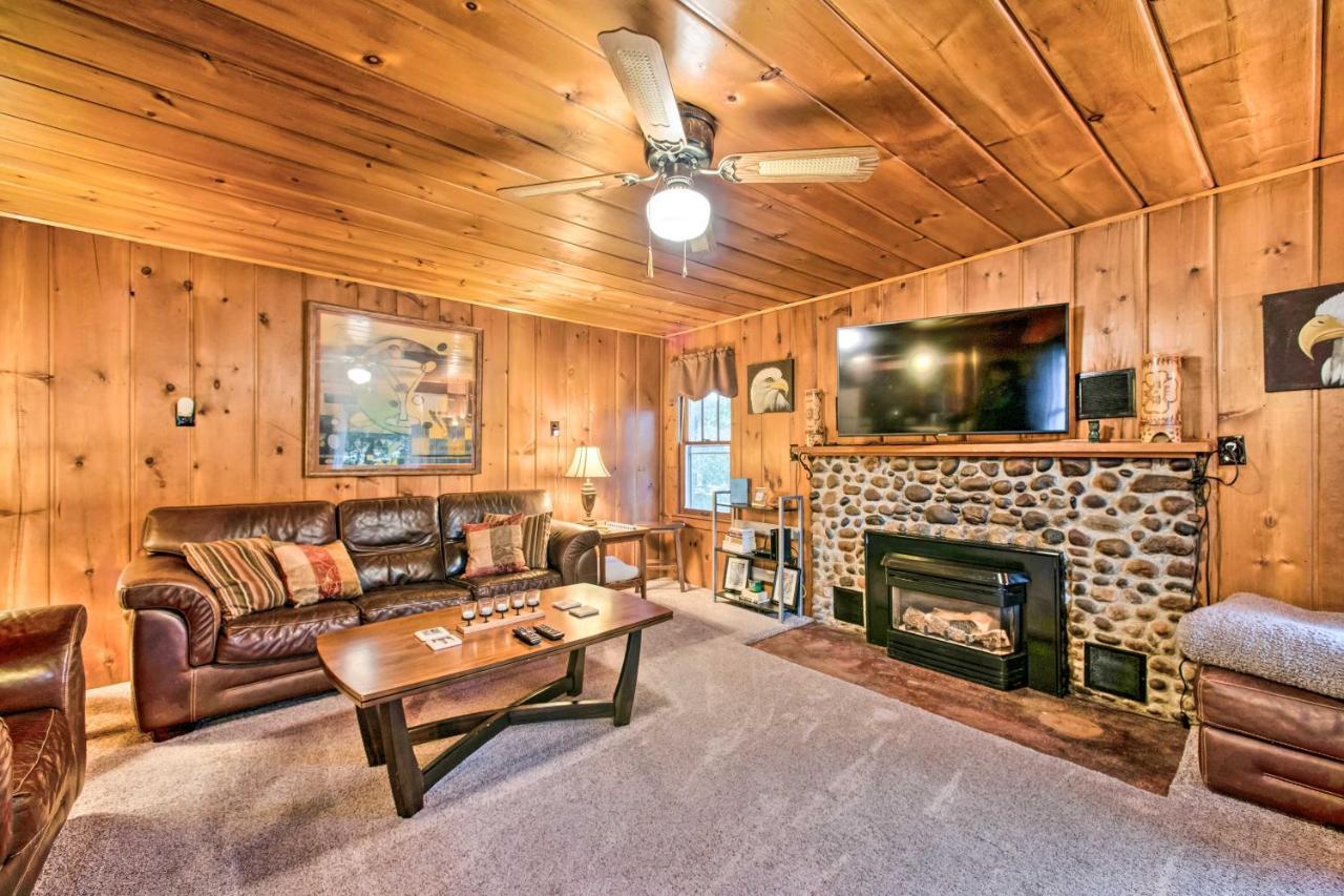East Tawas Cabin With Deck, Backyard And Fire Pit! Exterior foto